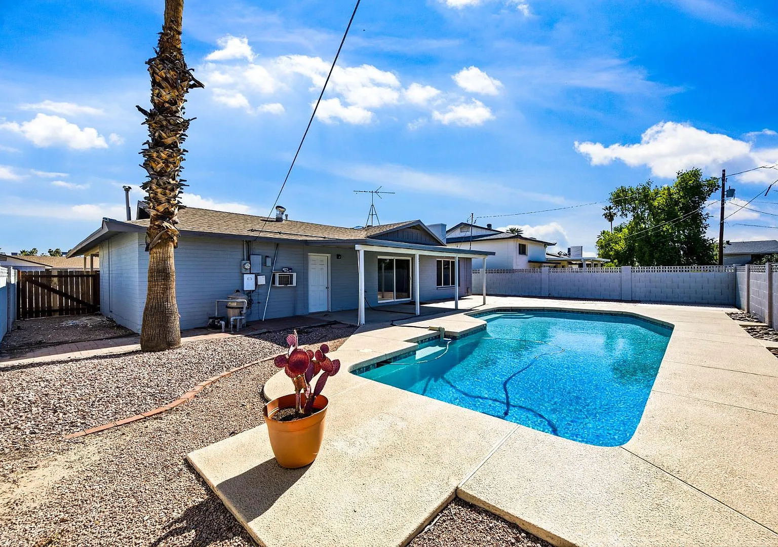 4 bed, 2.0 bath, 2102 sqft, $2,650 — Photo 1