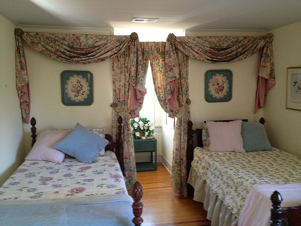 Guest Bedroom 1