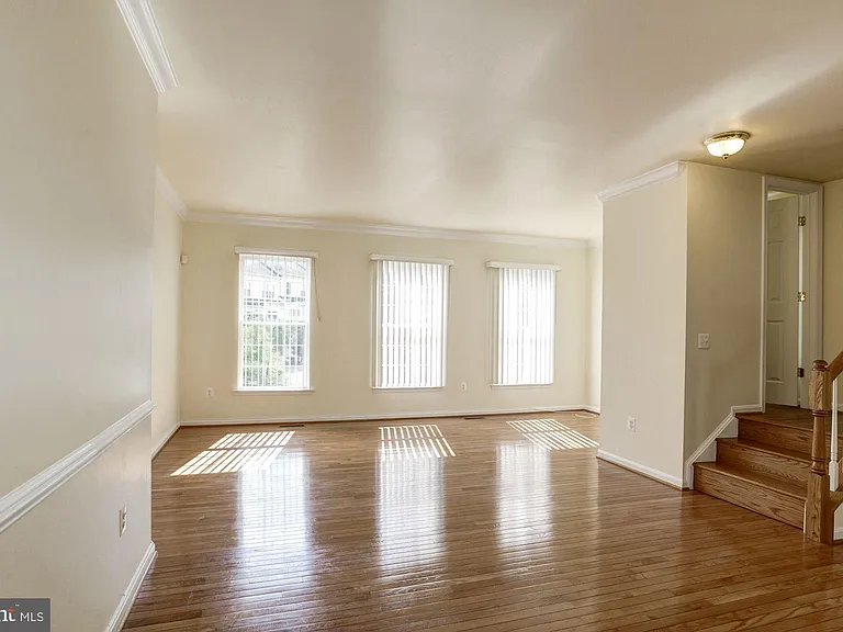 750 Monument Ave — Photo 12