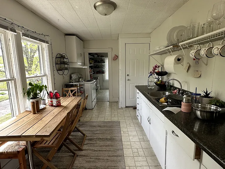 501 W Green St #3 — Photo 4
