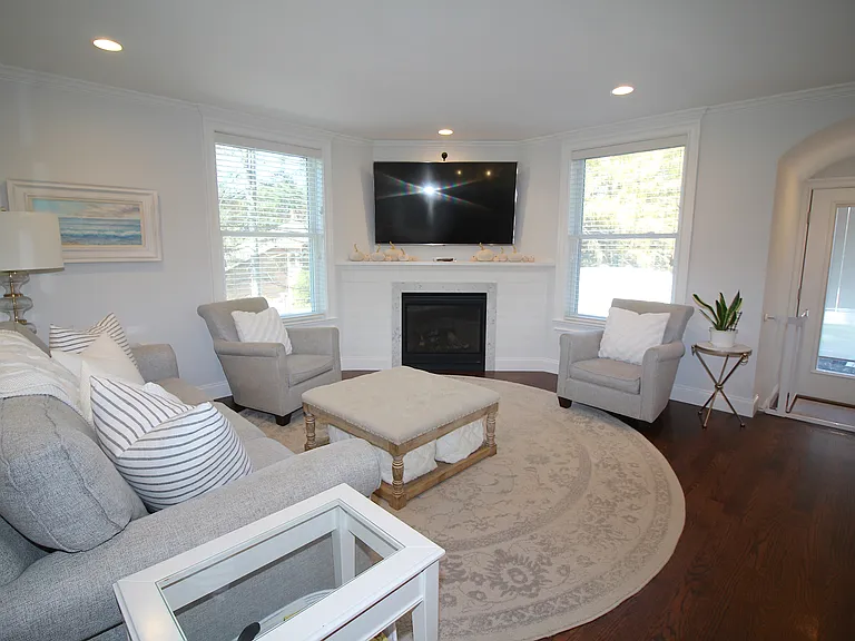 114 Richard St — Photo 3