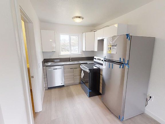 2nd image of 11518 NE Sandy Blvd #7