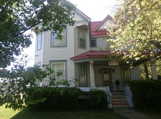 405 S Main St, Benton, IL 62812