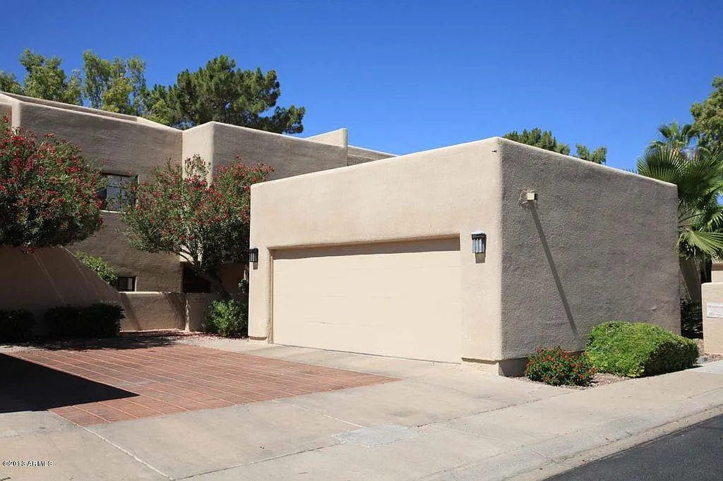 2949 E Rose Ln — Photo 4