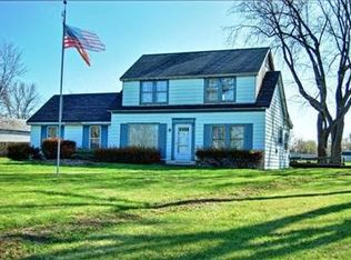 6N311 Papworth St, Roselle, IL 60172