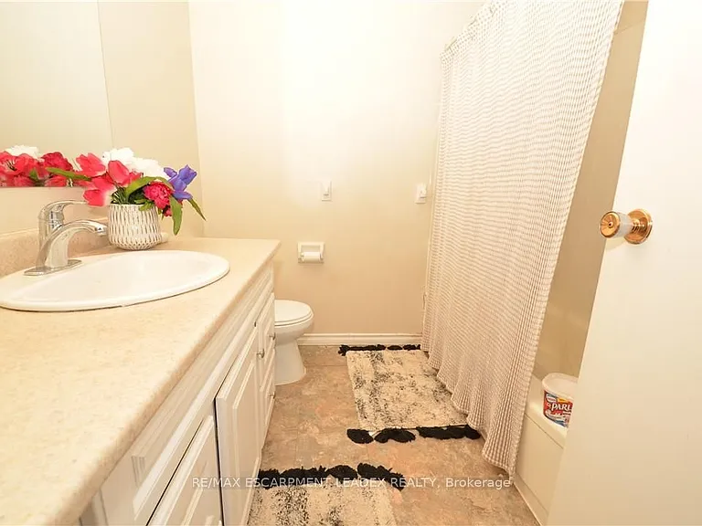 490 Grey St E #23 — Photo 13