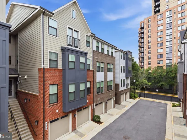 5683 Stephanie Tessa Way, Alexandria, VA 22303