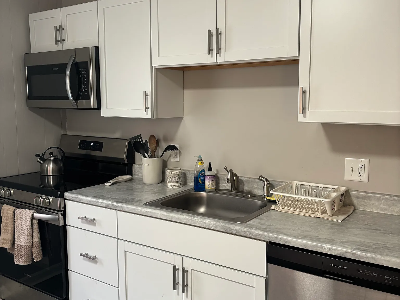 3 bed, 1188 sqft, $2,100 — Photo 3