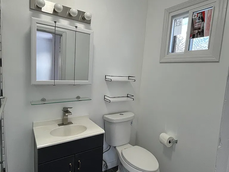 92 Main St #2 — Photo 8