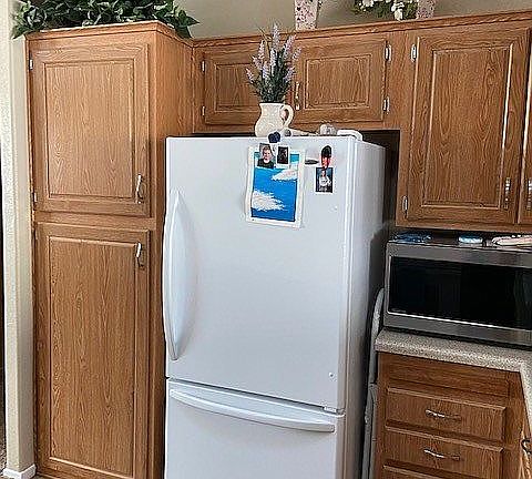 4th image of 4608 S Carmellia Dr