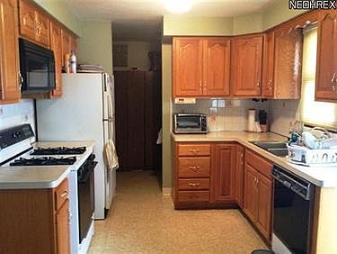 5th image of 6114 Thistlewood Dr