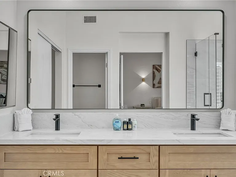 21 Lakefront — Photo 20