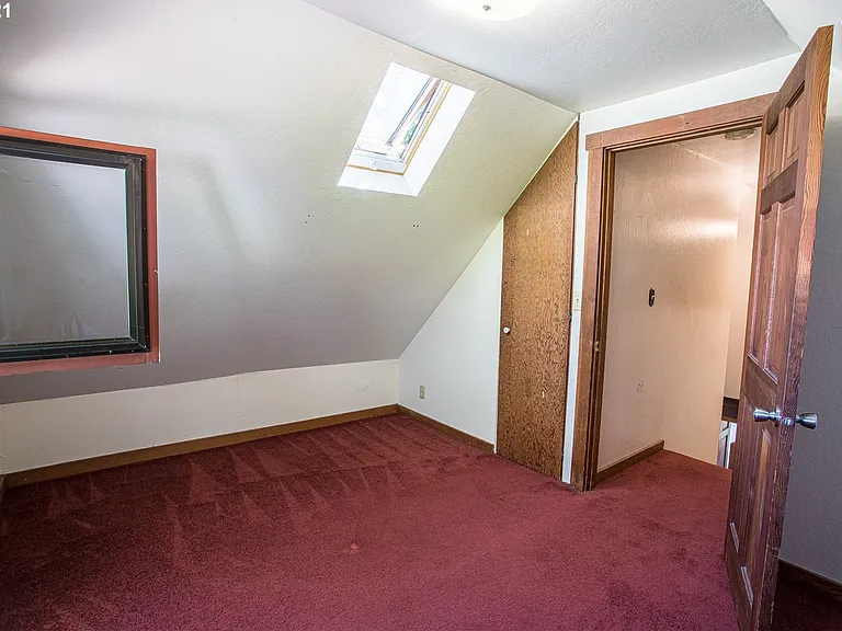upper bedroom with skylights