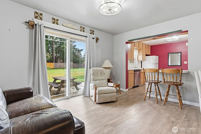 3rd image of 403 Queen Avenue
