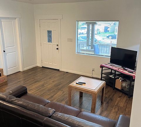 4th image of 5145 Arlington Ave