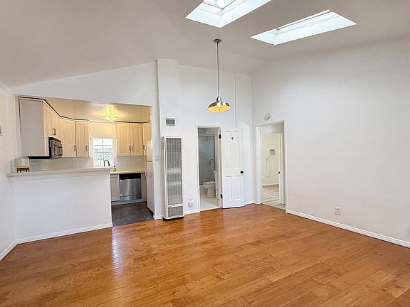 5th image of 10832 Otsego St