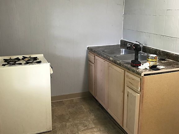 3rd image of 606 Wilkes Blvd APT 102
