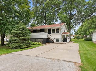 505 7th St APT 4, Kalona, IA 52247