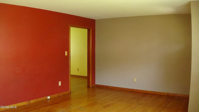 5th image of 1016 Mann Avenue