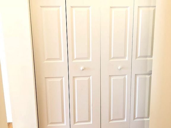 5th image of 5423 N Winthrop Ave APT 204