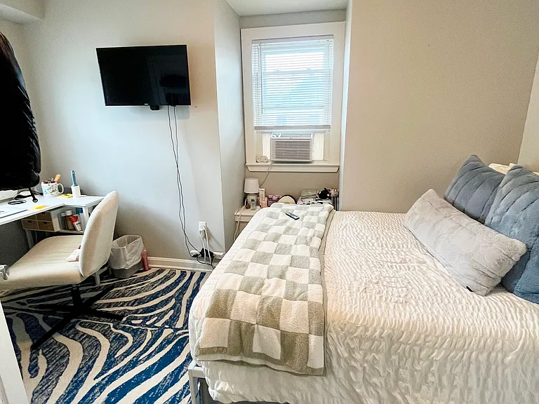 239 E St #2 — Photo 4