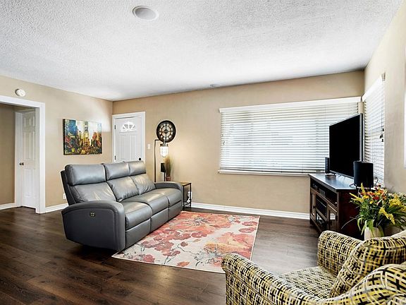 4th image of 11826 Armsdale Ave