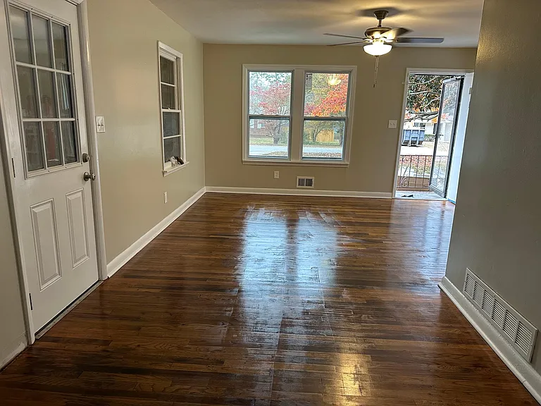 890 Brackett Rd — Photo 9
