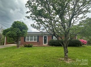 2406 Central Dr, Lenoir, NC 28645