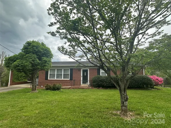 2406 Central Dr, Lenoir, NC 28645