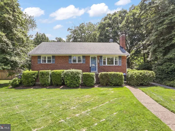 7131 Murray Ln, Annandale, VA 22003