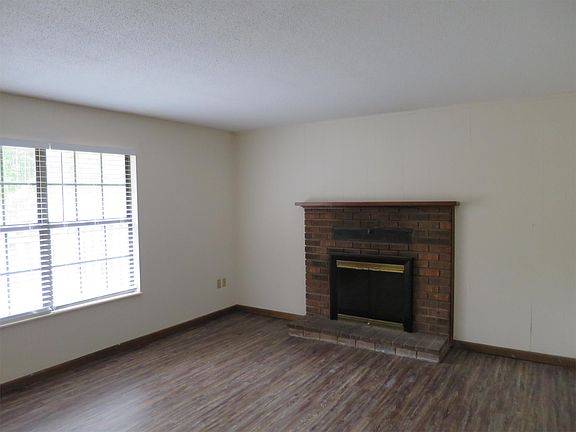 5th image of 9009 Creekside Ln APT C