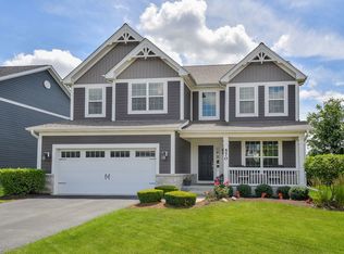 570 Amy Ln, Wheaton, IL 60187