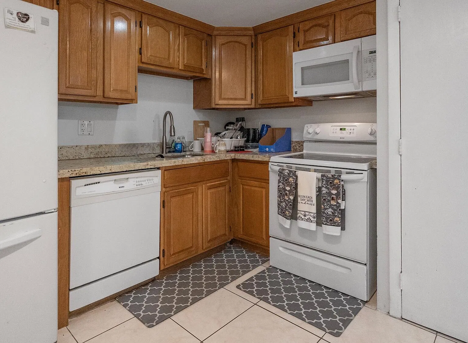 2 bed, 2.0 bath, 972 sqft, $2,000 — Photo 2