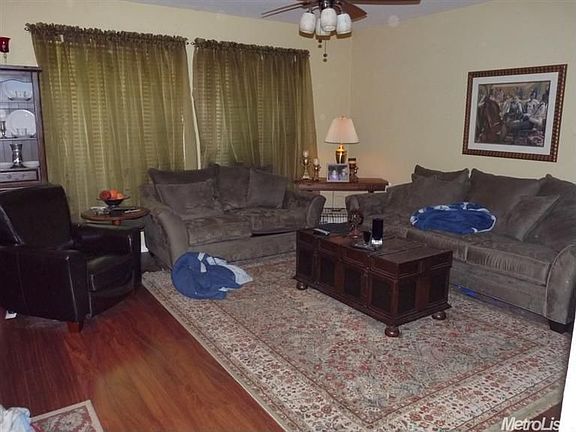 2nd image of 1495 Peppertree Ct