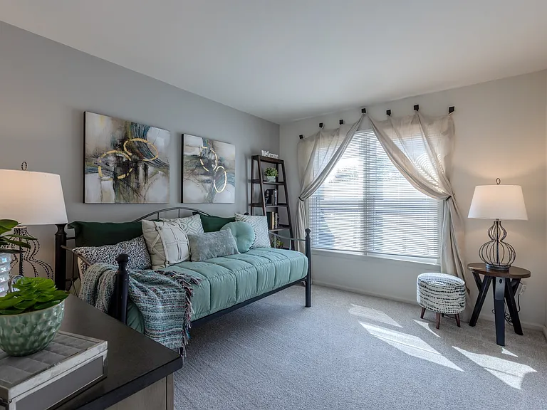 Pointe North Apartments — Photo 22