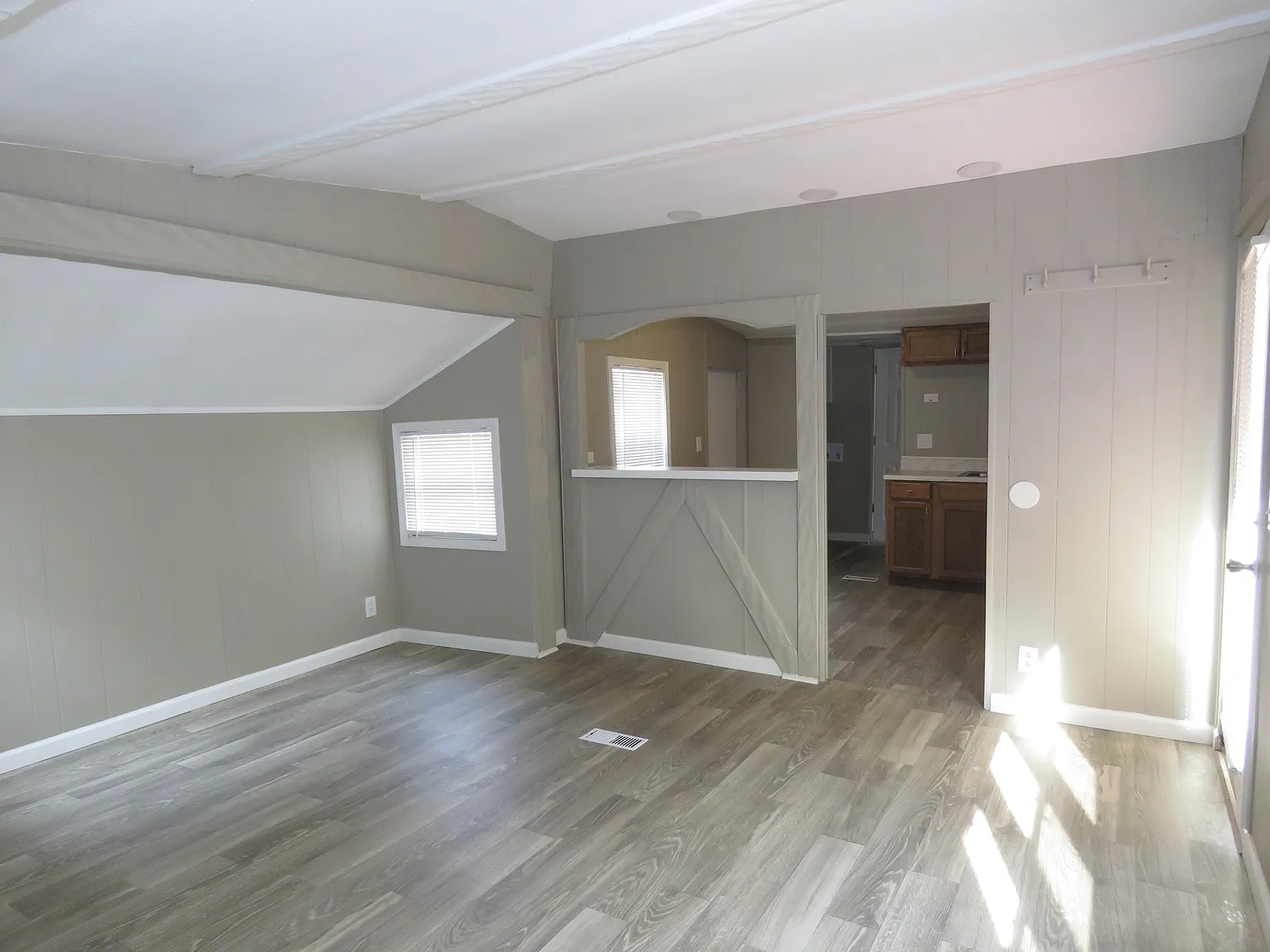 3 bed, 726 sqft, $1,400 — Photo 3
