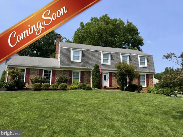 10704 Stanhope Pl, Fairfax, VA 22032