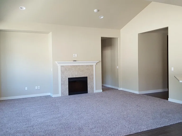 1738 Skylar Ct — Photo 4