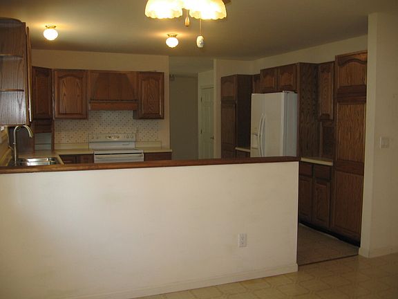 3rd image of 1529 N Betty Ave
