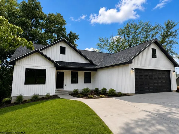 162 Fox Hill Ln, Fairmont, WV 26554