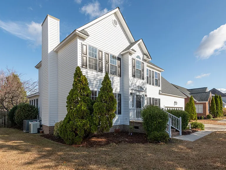 201 Pin Oak Ct — Photo 3