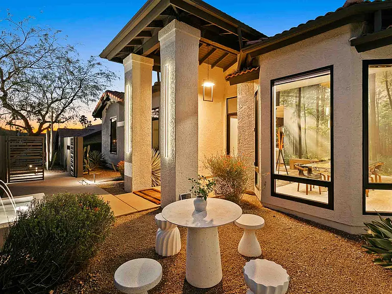 1202 W Aster Dr — Photo 2