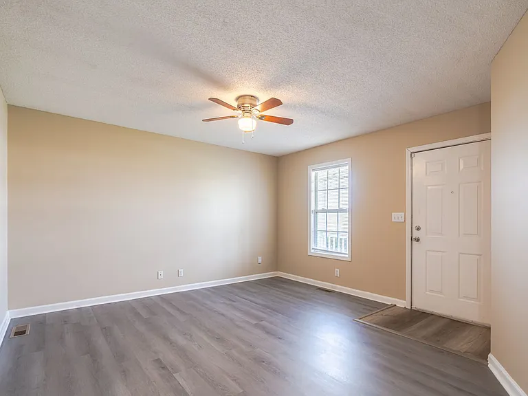 511 Potomac Dr — Photo 5