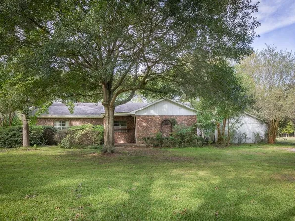 459 Live Oak Rd, Wharton, TX 77488