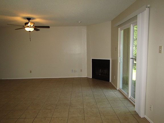 4th image of 808 Ramble Ln #B