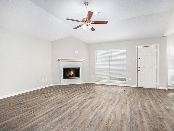 4th image of 3530 Wellington Dr