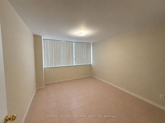 5th image of 105 Raglan Ave #101