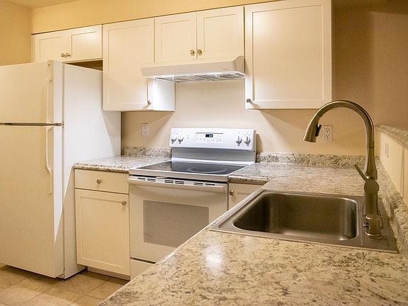 4th image of 15932 NE 42nd Ct