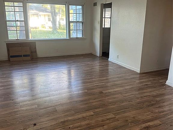 3rd image of 1507 Golden Dr