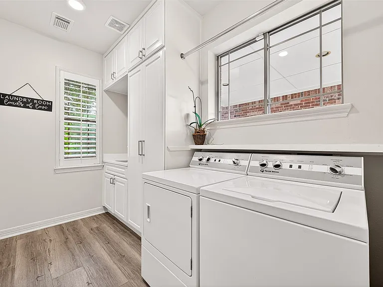 3510 Artesian Springs Ct — Photo 21
